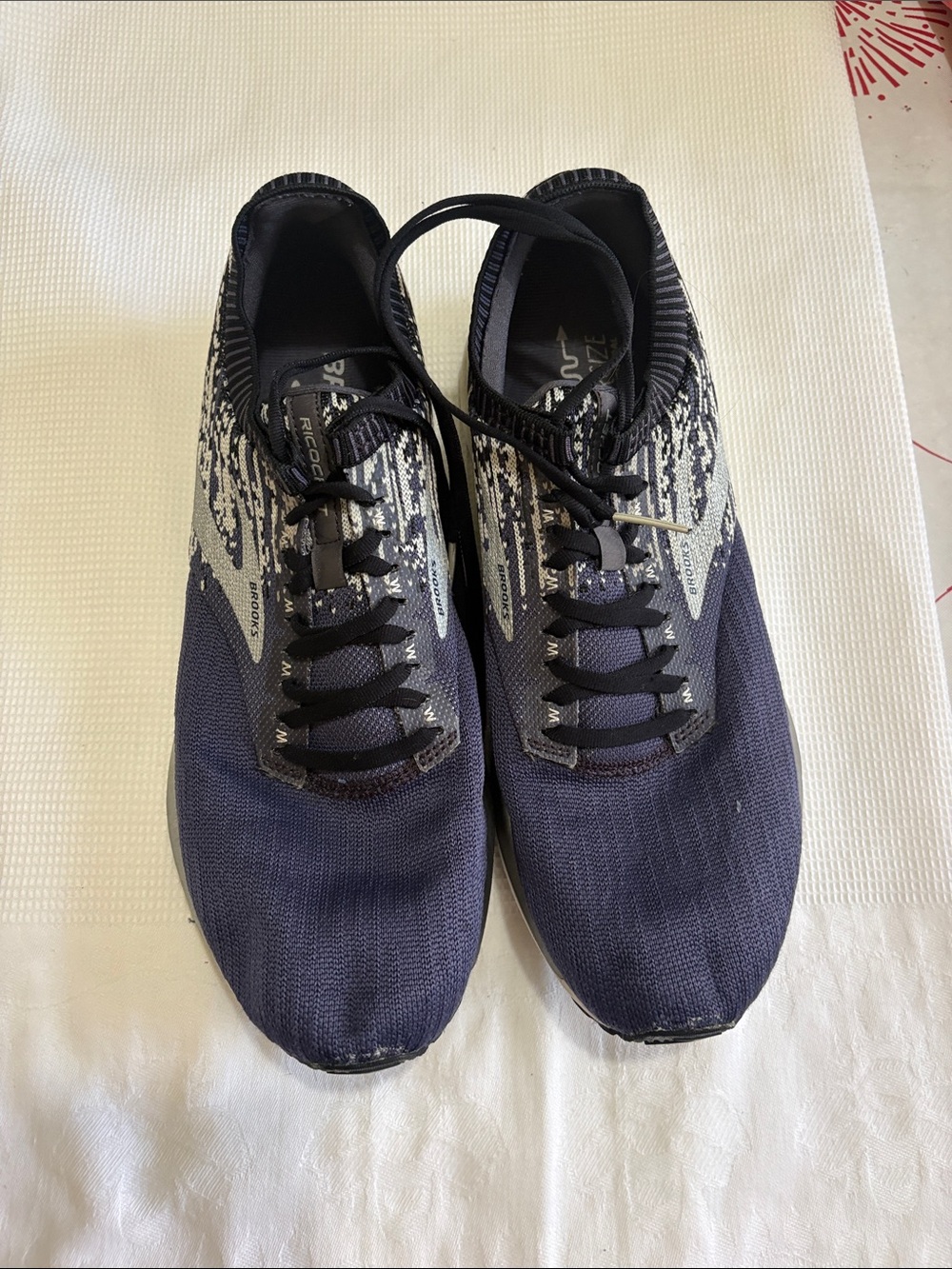 MENS BROOKS RICOCHET RUNNING SHOES